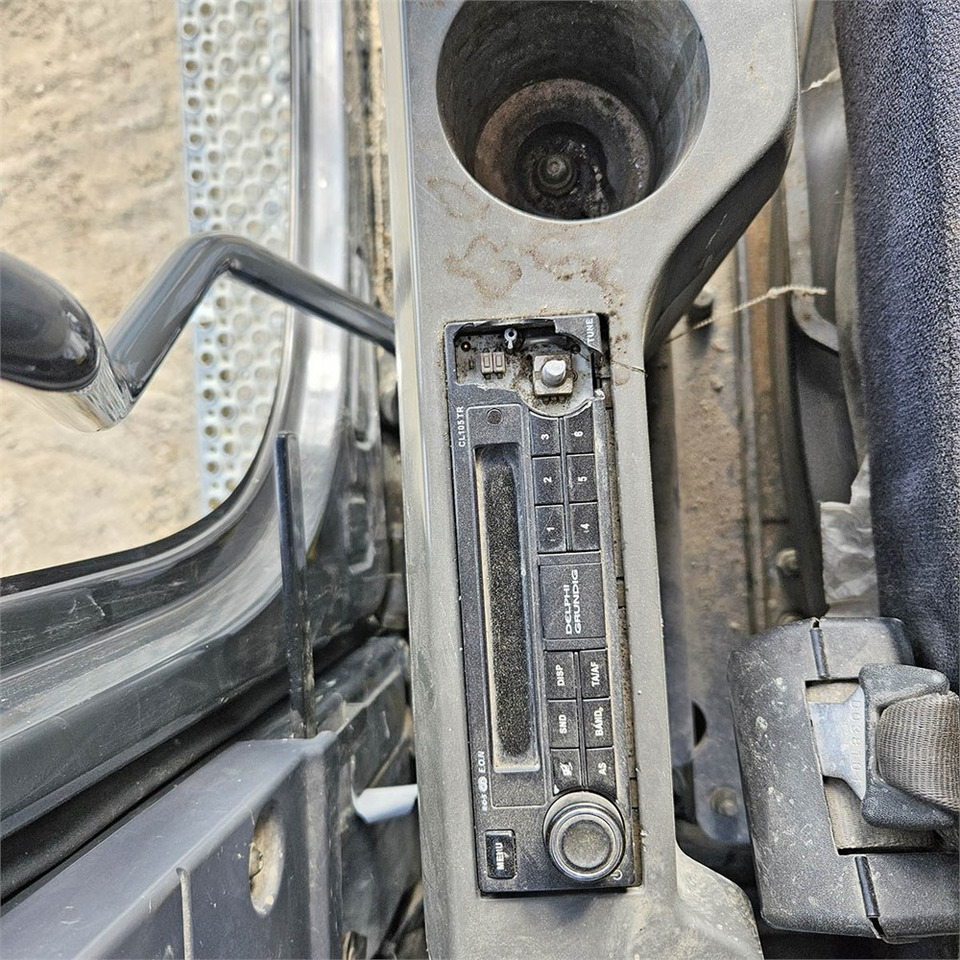 Pelle sur chenille Komatsu PC240 LC-8: photos 17