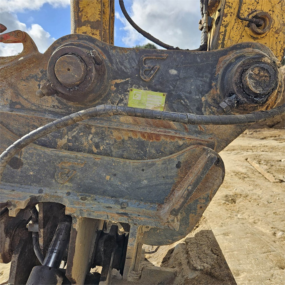 Pelle sur chenille Komatsu PC240 LC-8: photos 30