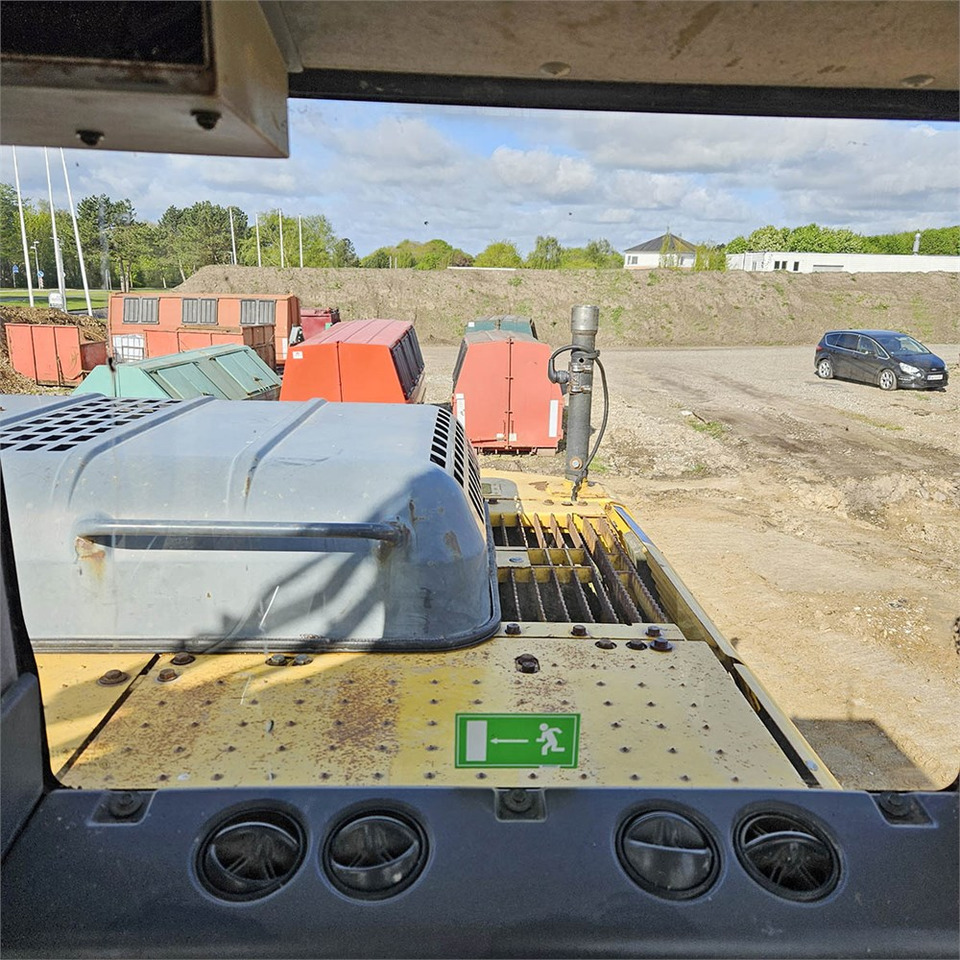 Pelle sur chenille Komatsu PC240 LC-8: photos 20