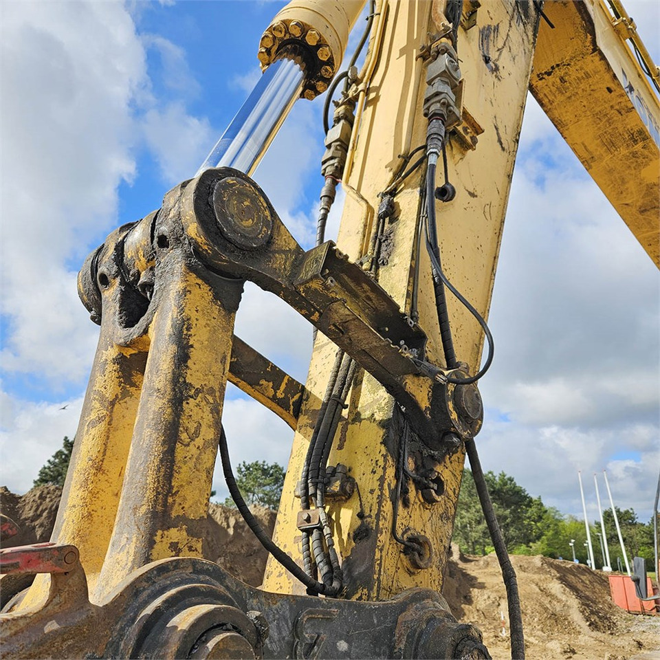 Pelle sur chenille Komatsu PC240 LC-8: photos 27