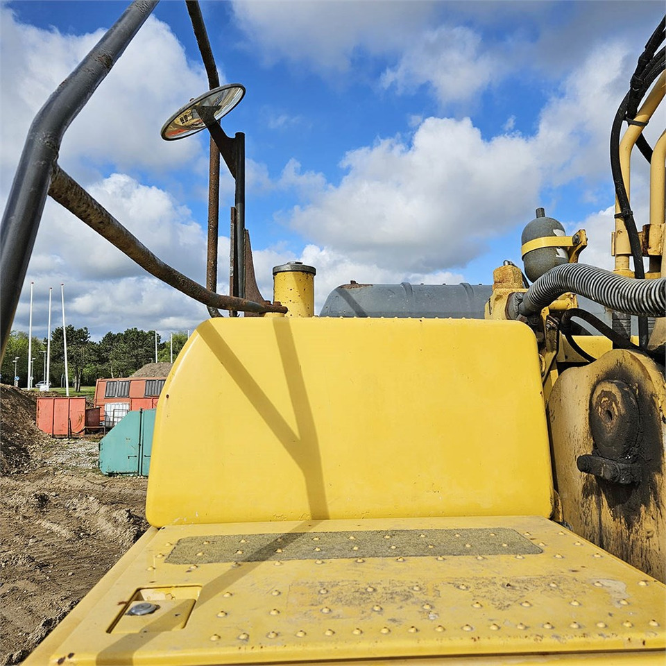 Pelle sur chenille Komatsu PC240 LC-8: photos 37