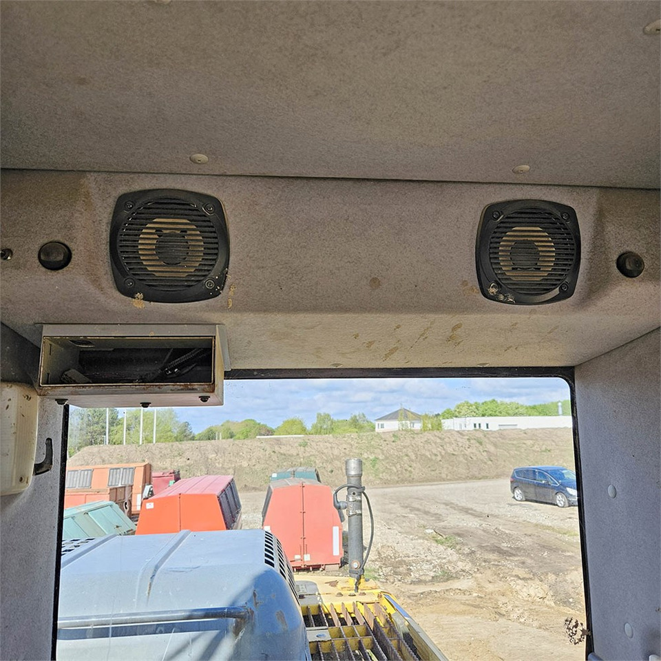 Pelle sur chenille Komatsu PC240 LC-8: photos 19