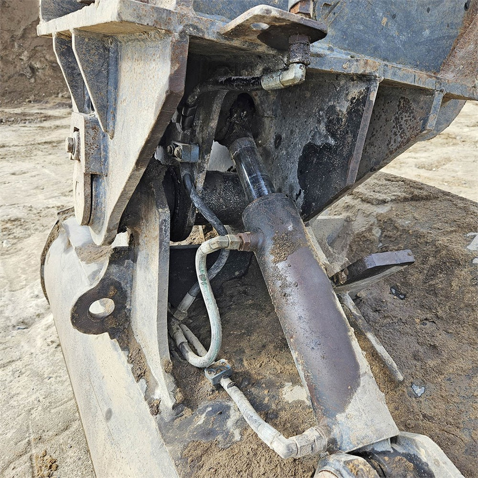 Pelle sur chenille Komatsu PC240 LC-8: photos 33