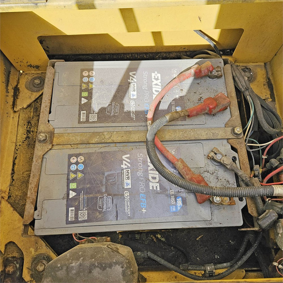 Pelle sur chenille Komatsu PC240 LC-8: photos 35