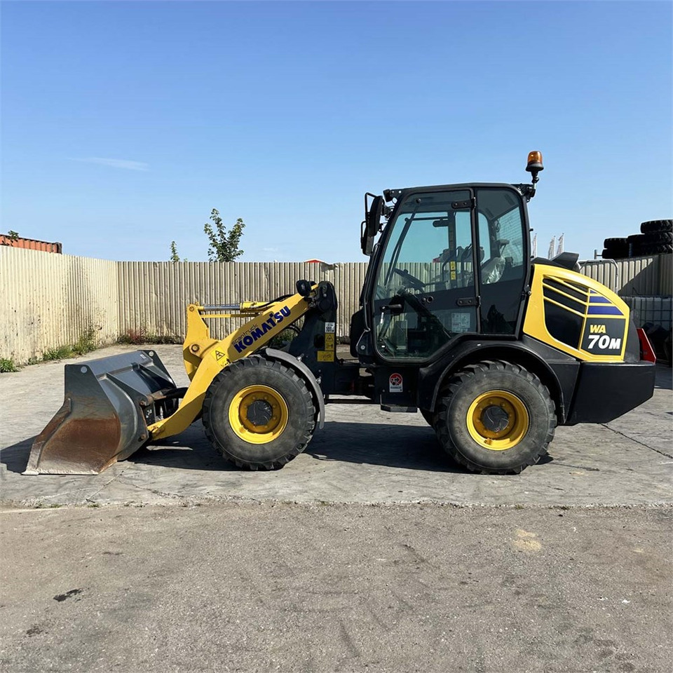 Komatsu WA70M - Chargeuse sur pneus: photos 1 Komatsu WA70M - Chargeuse sur pneus: photos 1