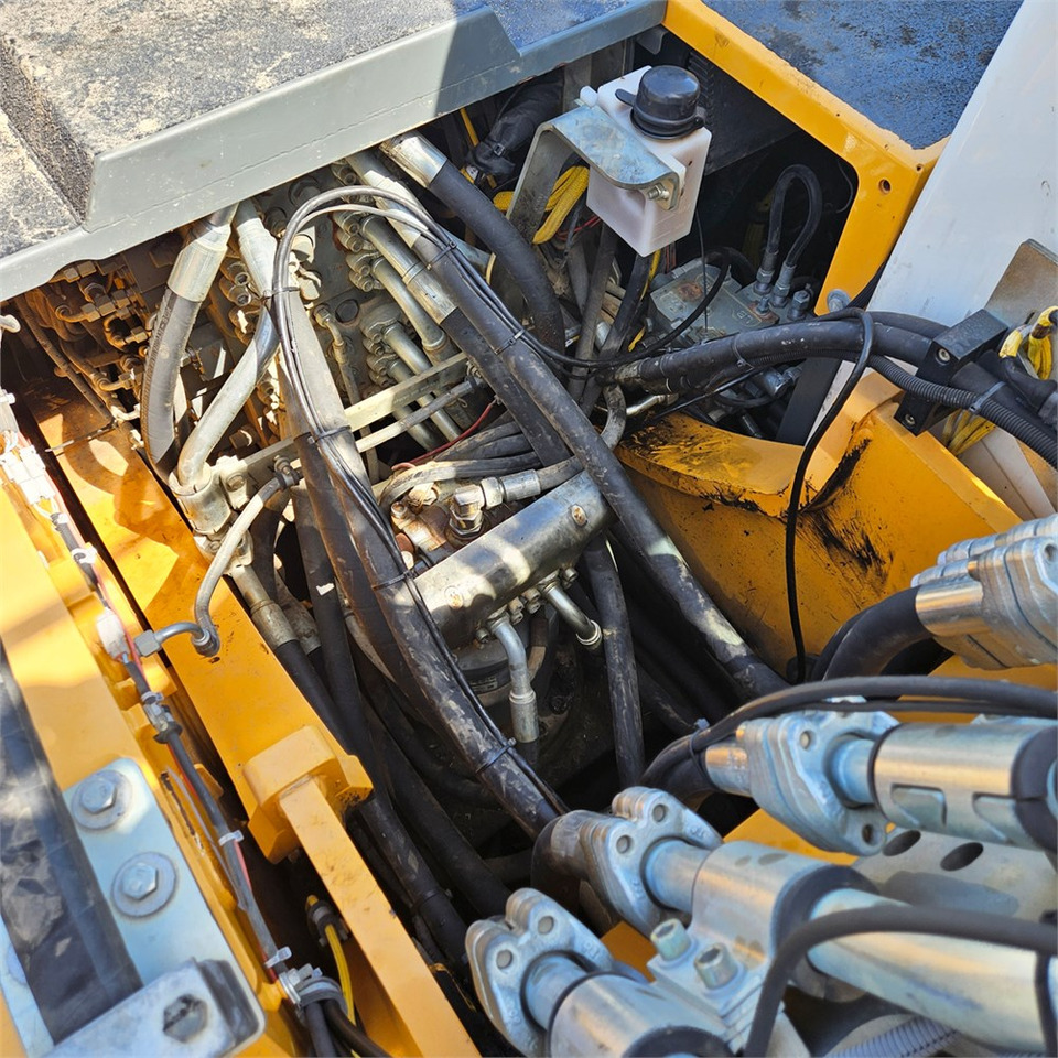 Pelle sur chenille Liebherr R926 LC: photos 31