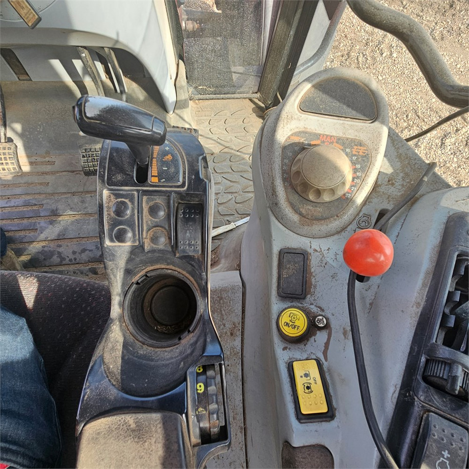 Tracteur agricole Massey Ferguson 6480 Dyna-6: photos 12