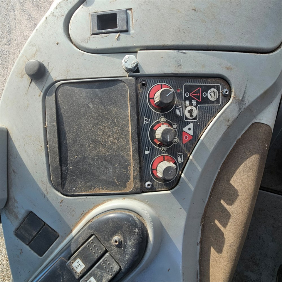 Tracteur agricole Massey Ferguson 6480 Dyna-6: photos 13