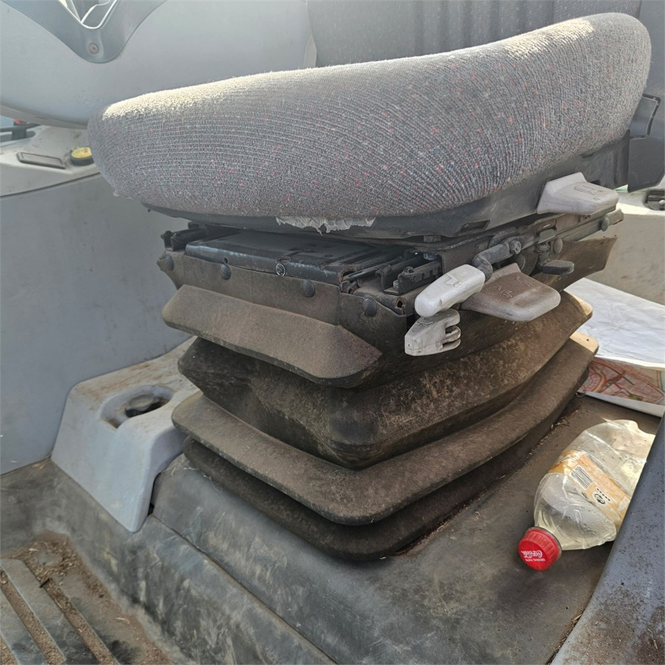 Tracteur agricole Massey Ferguson 6480 Dyna-6: photos 9