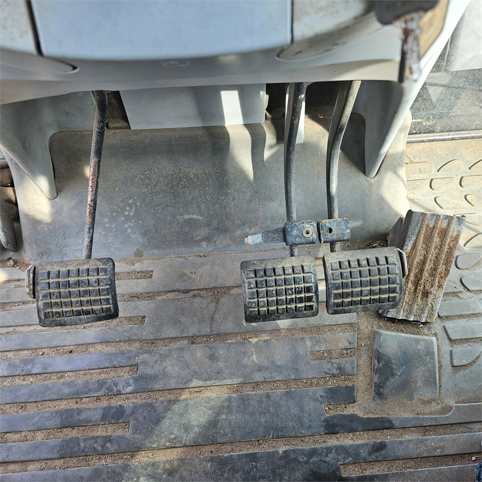 Tracteur agricole Massey Ferguson 6480 Dyna-6: photos 21