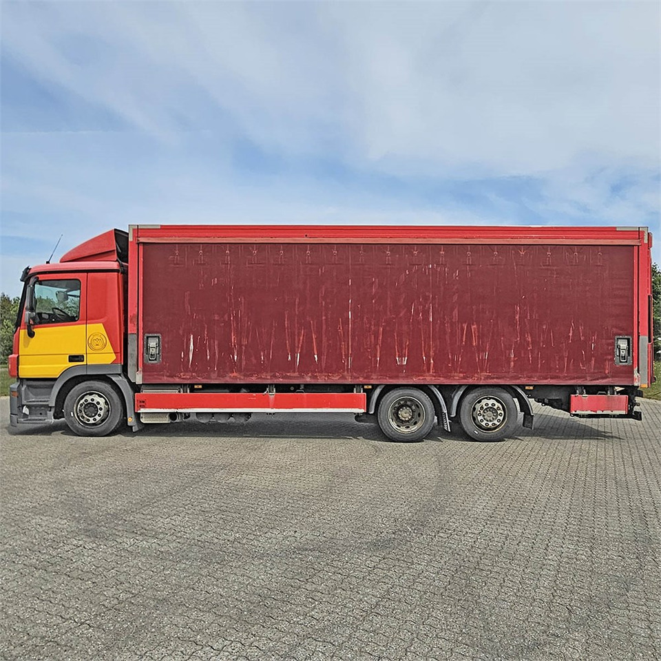 Mercedes Actros 2541 - Camion fourgon: photos 2 Mercedes Actros 2541 - Camion fourgon: photos 2