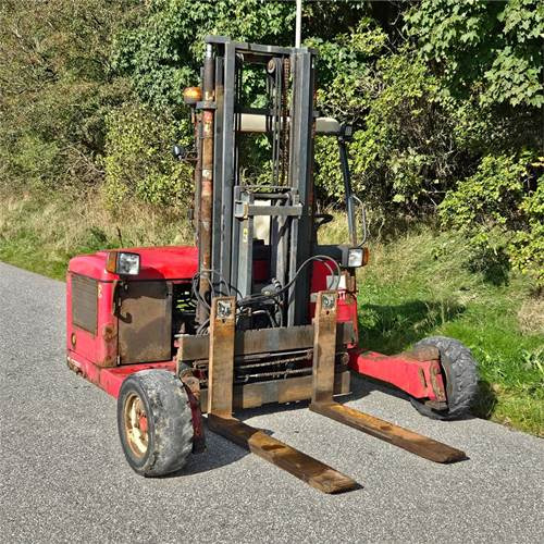 Chariot embarqué Moffett M4 25.3: photos 10 Chariot embarqué Moffett M4 25.3: photos 10