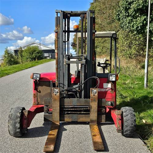 Chariot embarqué Moffett M4 25.3: photos 11 Chariot embarqué Moffett M4 25.3: photos 11