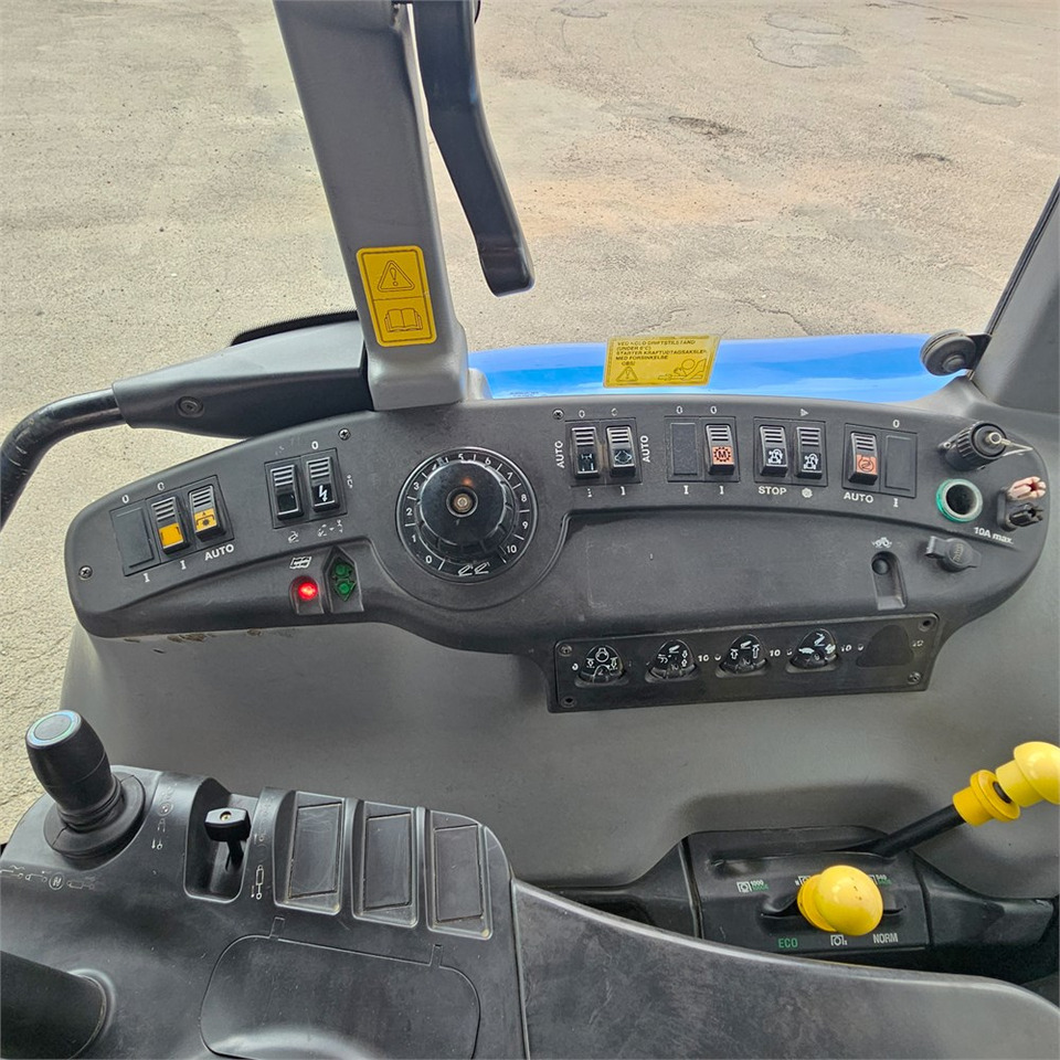 New Holland T7550 en crédit-bail New Holland T7550: photos 16 New Holland T7550 en crédit-bail New Holland T7550: photos 16