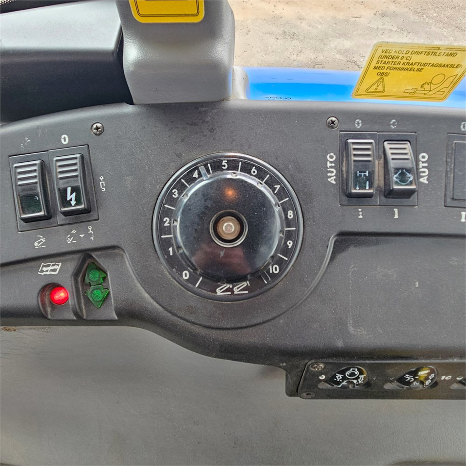 New Holland T7550 en crédit-bail New Holland T7550: photos 19 New Holland T7550 en crédit-bail New Holland T7550: photos 19