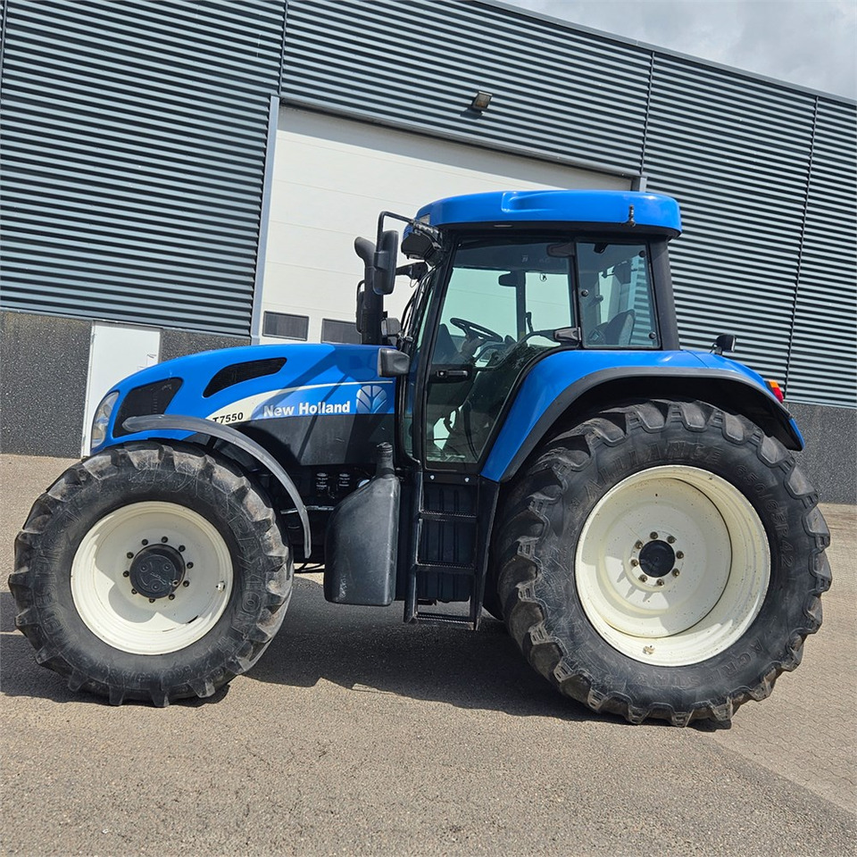 New Holland T7550 - Tracteur agricole: photos 2 New Holland T7550 - Tracteur agricole: photos 2