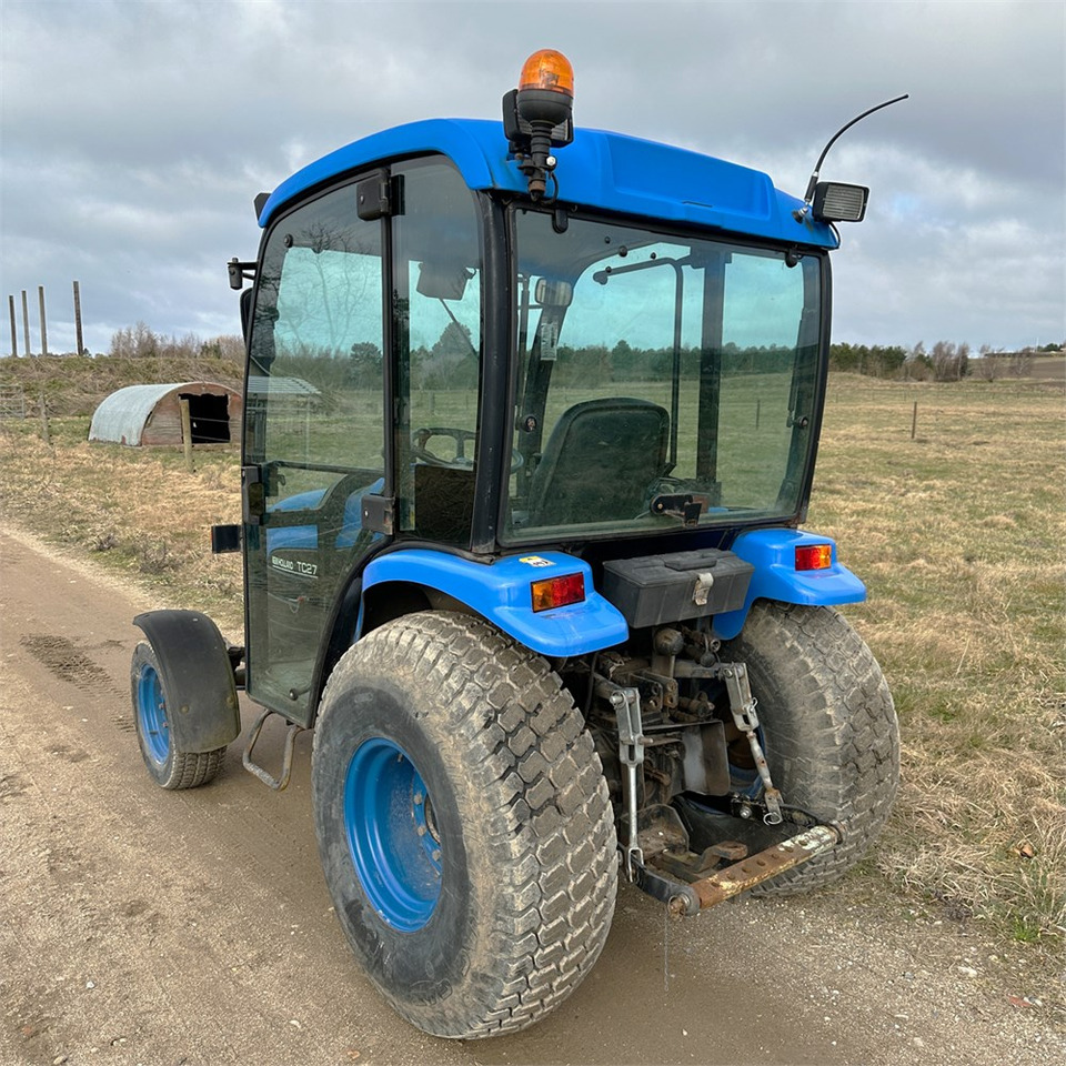 New Holland TC27D - Tracteur communal: photos 4 New Holland TC27D - Tracteur communal: photos 4