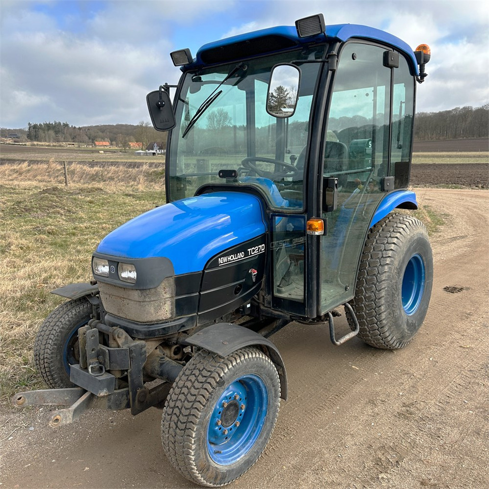 New Holland TC27D - Tracteur communal: photos 2 New Holland TC27D - Tracteur communal: photos 2
