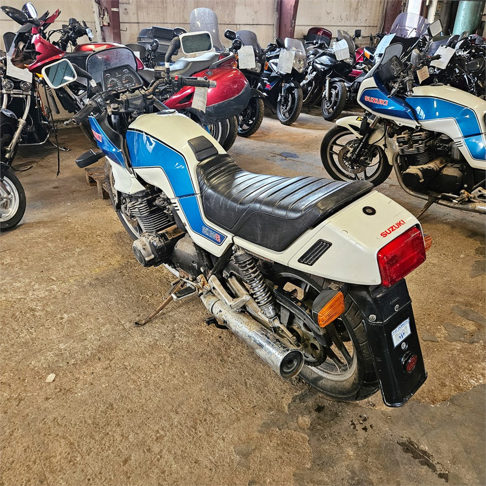 Suzuki GSX 1100 ES - Motocyclette: photos 3 Suzuki GSX 1100 ES - Motocyclette: photos 3