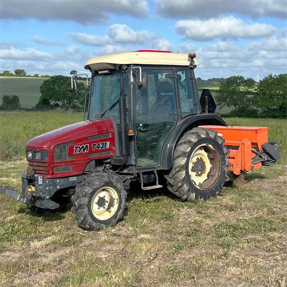 TYM T 431 - Tracteur communal: photos 3 TYM T 431 - Tracteur communal: photos 3