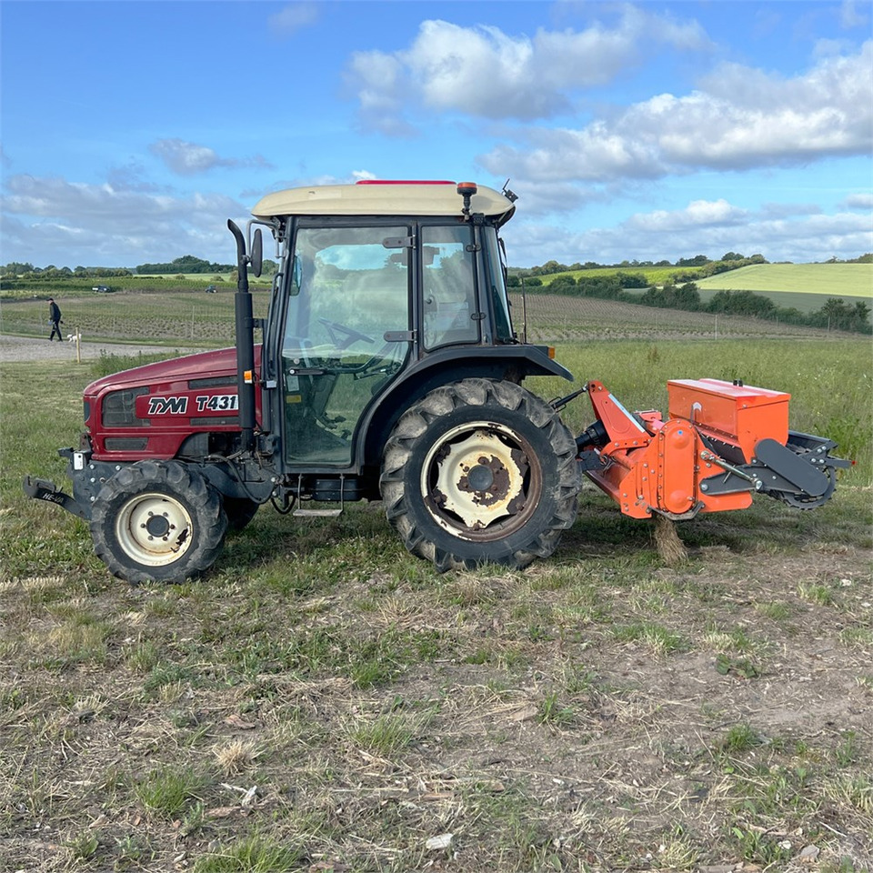 TYM T 431 - Tracteur communal: photos 5 TYM T 431 - Tracteur communal: photos 5