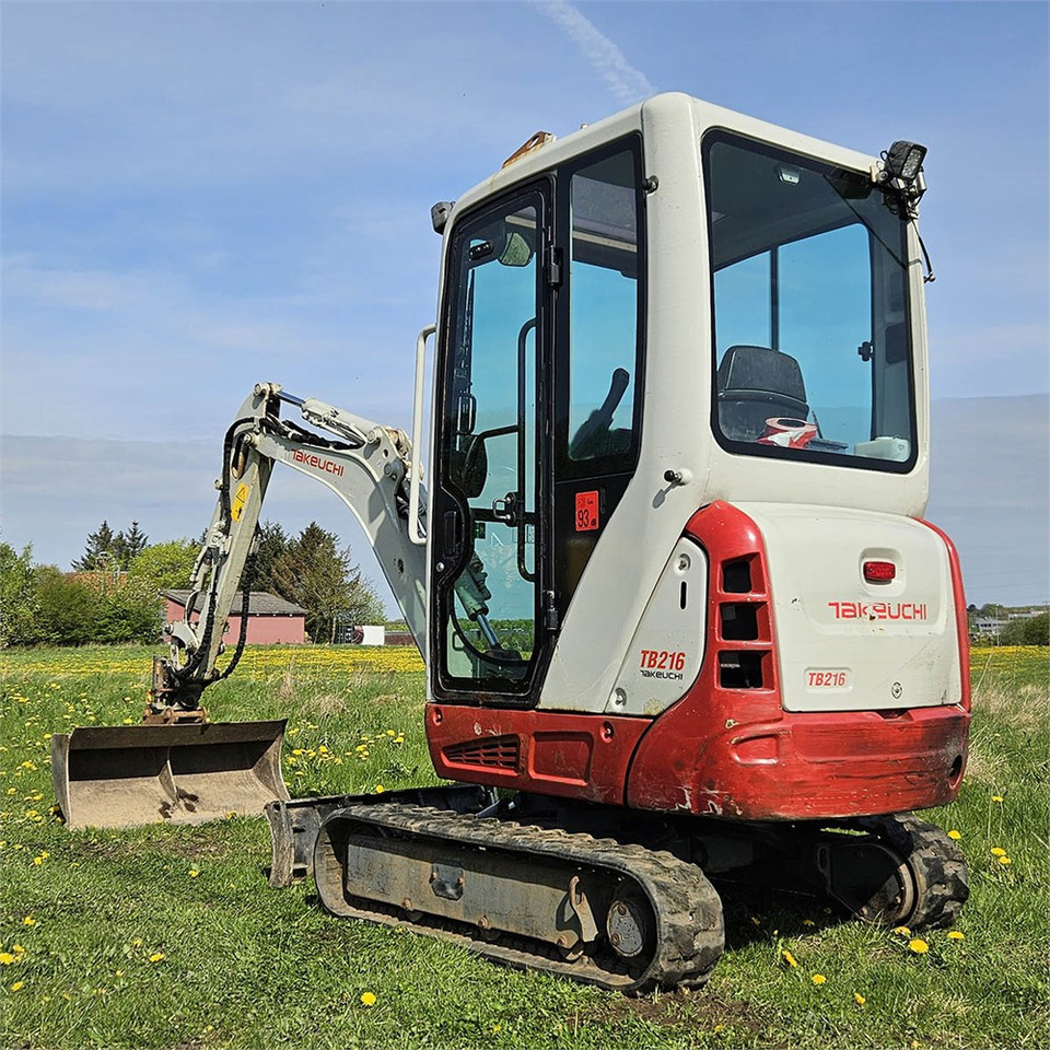 Takeuchi TB216 - Mini pelle: photos 1 Takeuchi TB216 - Mini pelle: photos 1