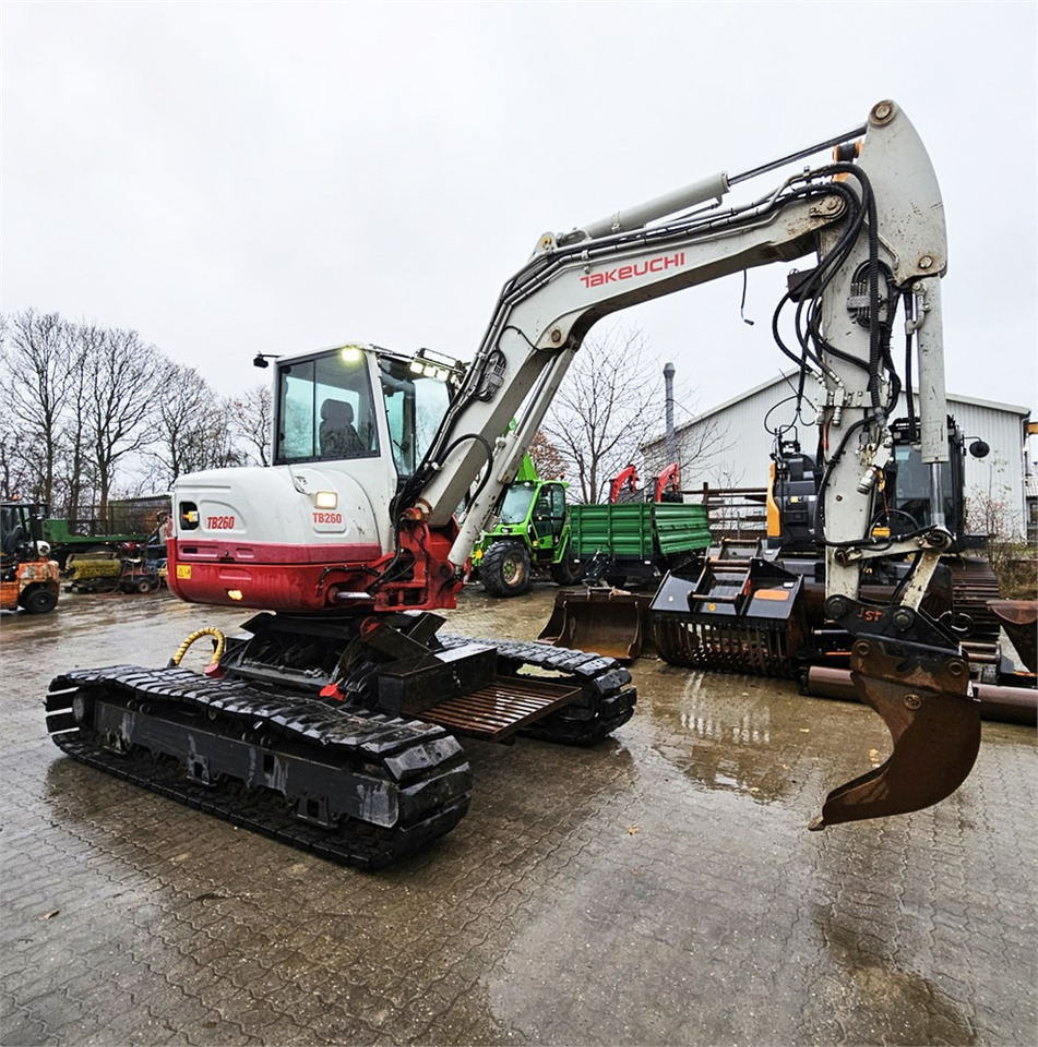 Takeuchi TB260 - Pelle sur chenille: photos 1 Takeuchi TB260 - Pelle sur chenille: photos 1