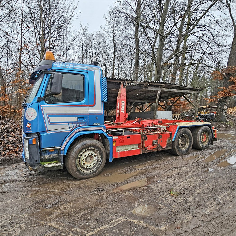Volvo 420 - Camion ampliroll: photos 1 Volvo 420 - Camion ampliroll: photos 1