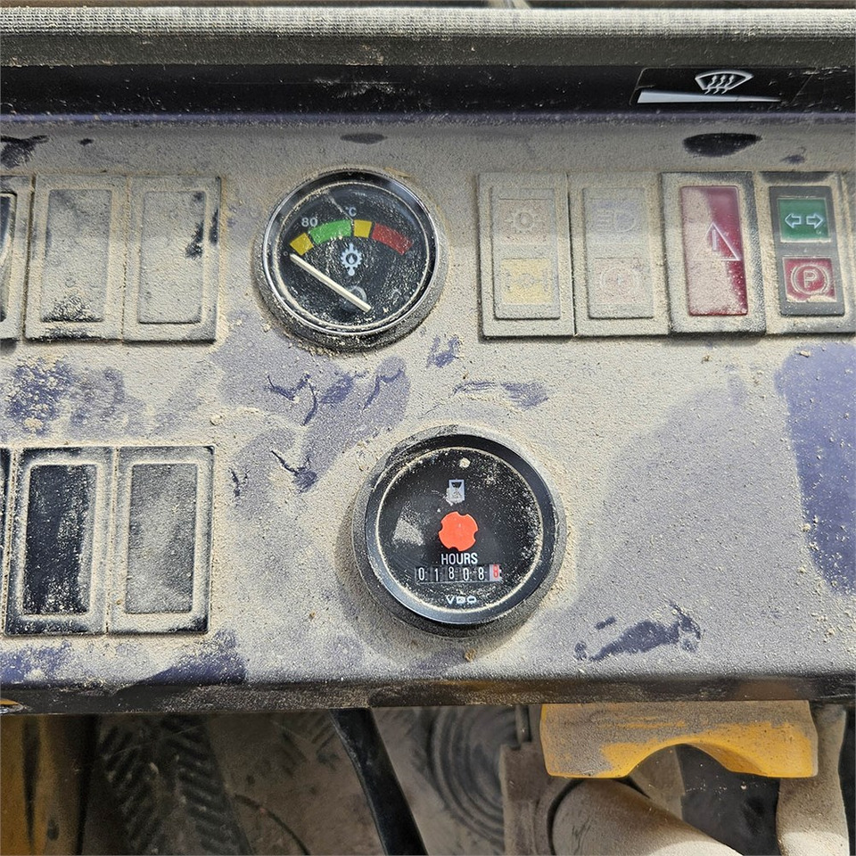 Chargeuse sur pneus Volvo 4500: photos 19