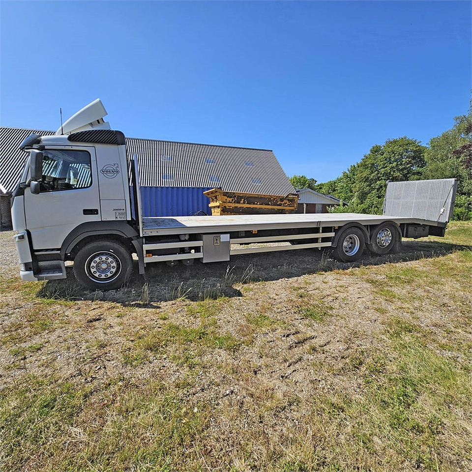 Volvo FM 330 - Camion porte-voitures: photos 2 Volvo FM 330 - Camion porte-voitures: photos 2