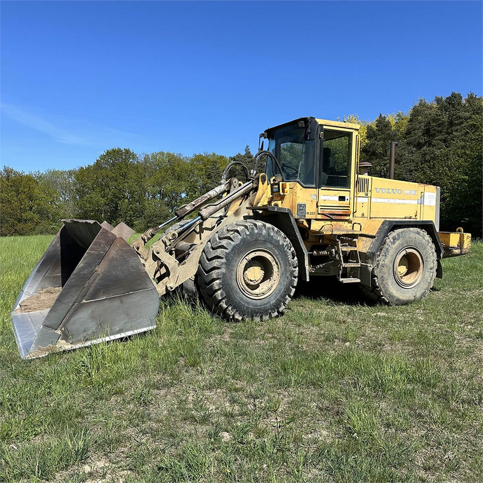 Volvo L120 - Chargeuse sur pneus: photos 1 Volvo L120 - Chargeuse sur pneus: photos 1