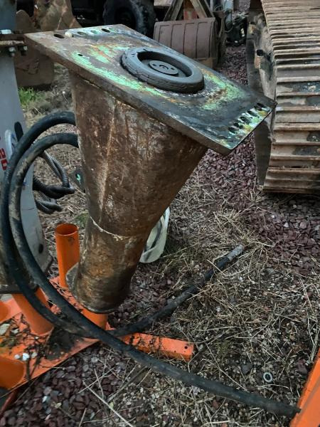 MONTABERT BRISE ROCHE POUR PELLE 5 A 8 TONNES - Marteau hydraulique: photos 2 MONTABERT BRISE ROCHE POUR PELLE 5 A 8 TONNES - Marteau hydraulique: photos 2