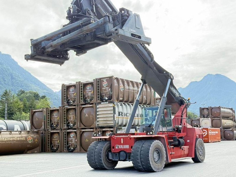 Kalmar DRF400-60C5 - Reach stacker: photos 2 Kalmar DRF400-60C5 - Reach stacker: photos 2