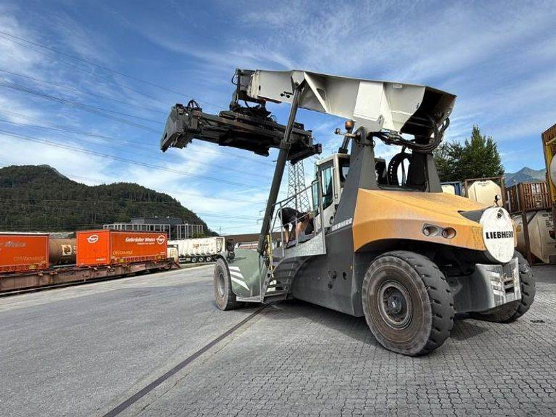 Liebherr LRS545 Intermodal - Reach stacker: photos 1 Liebherr LRS545 Intermodal - Reach stacker: photos 1