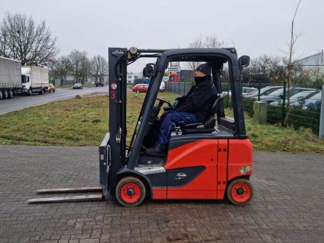 Linde E16PH - Chariot élévateur électrique: photos 1 Linde E16PH - Chariot élévateur électrique: photos 1