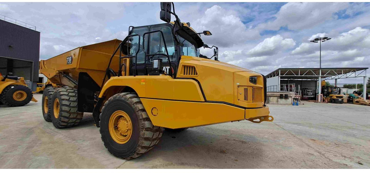 Tombereau articulé CAT 730: photos 30