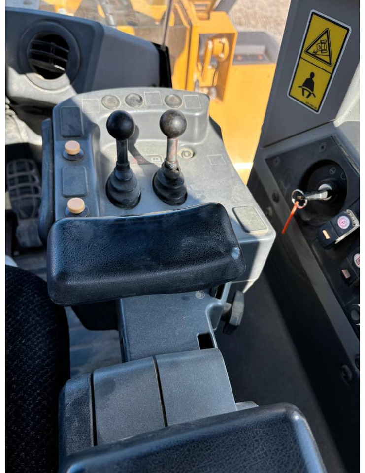 Chargeuse sur pneus CAT 972K: photos 28