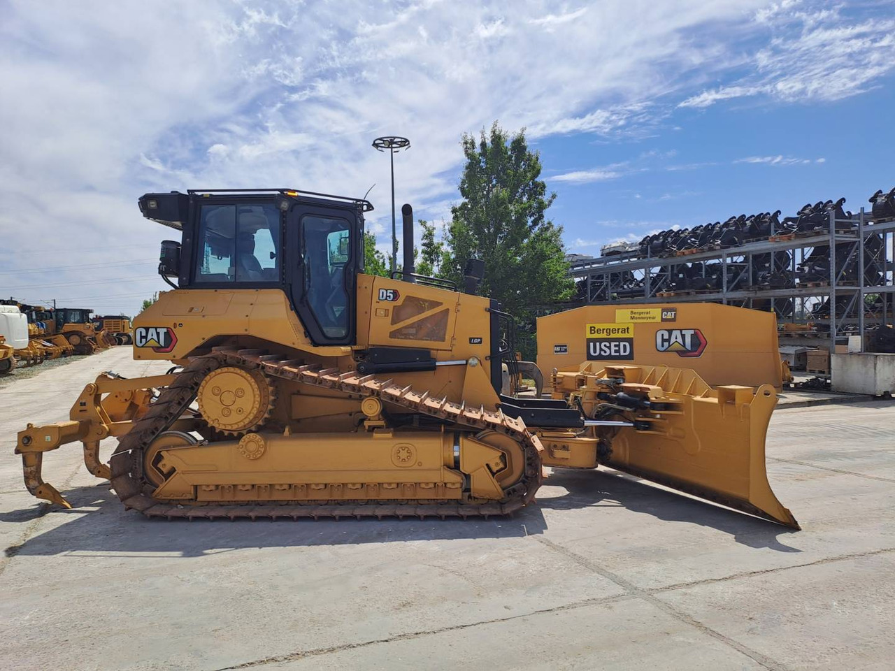 CAT D5 - Bulldozer: photos 1 CAT D5 - Bulldozer: photos 1