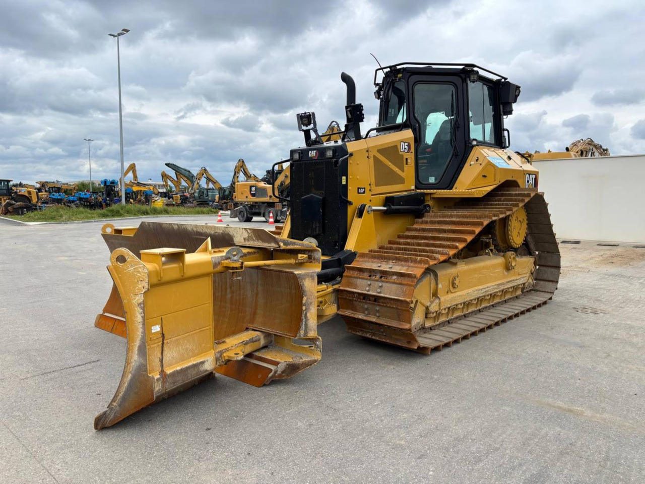 CAT D5 - Bulldozer: photos 2 CAT D5 - Bulldozer: photos 2