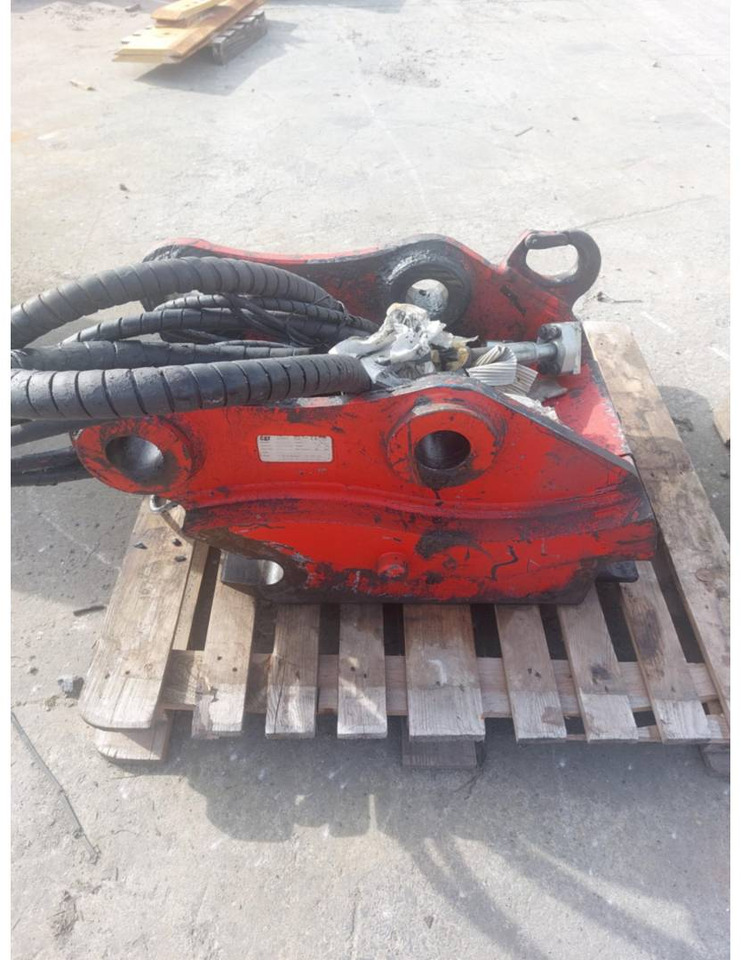 CAT HCS70/55/582-9886 - Attache rapide: photos 1 CAT HCS70/55/582-9886 - Attache rapide: photos 1