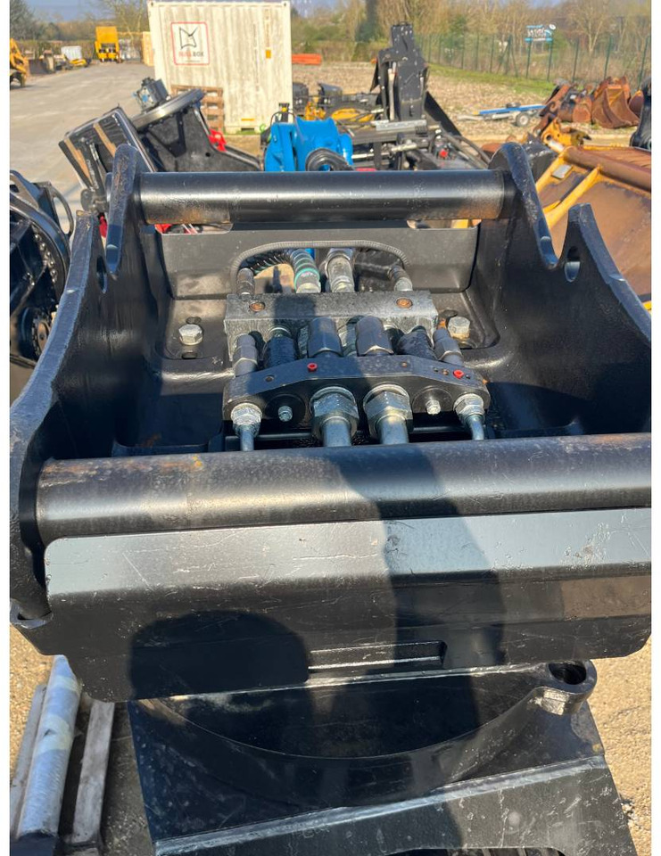 CAT HCS80 - Attache rapide pour Engins de chantier: photos 1 CAT HCS80 - Attache rapide pour Engins de chantier: photos 1