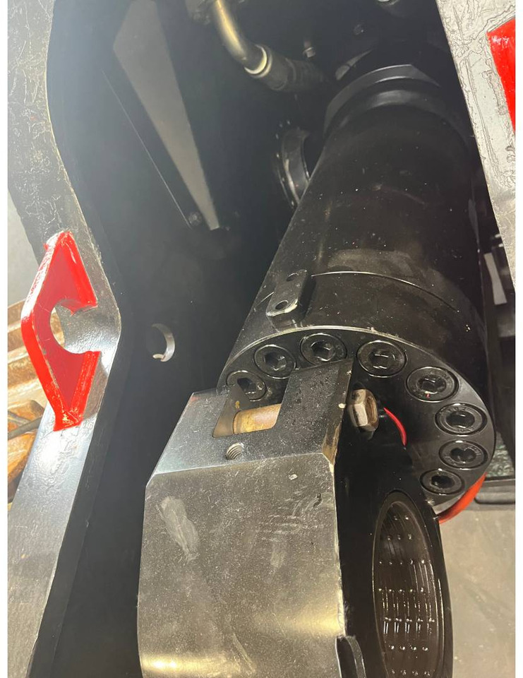 CAT MP345 - Cisaille de démolition pour Engins de chantier: photos 3 CAT MP345 - Cisaille de démolition pour Engins de chantier: photos 3