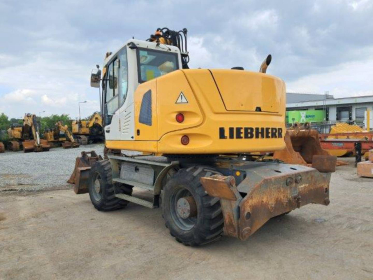 LIEBHERR A914 - Pelle sur pneus: photos 1 LIEBHERR A914 - Pelle sur pneus: photos 1