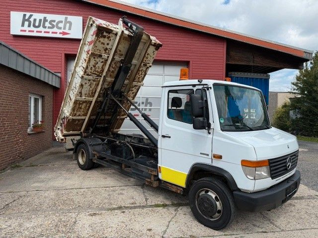Mercedes-Benz Vario 818 D Abrollkipper mit Container - Camion ampliroll: photos 2 Mercedes-Benz Vario 818 D Abrollkipper mit Container - Camion ampliroll: photos 2