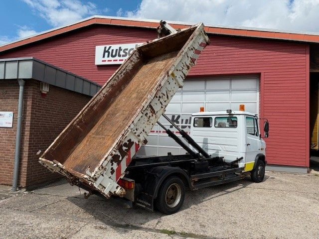 Mercedes-Benz Vario 818 D Abrollkipper mit Container - Camion ampliroll: photos 3 Mercedes-Benz Vario 818 D Abrollkipper mit Container - Camion ampliroll: photos 3