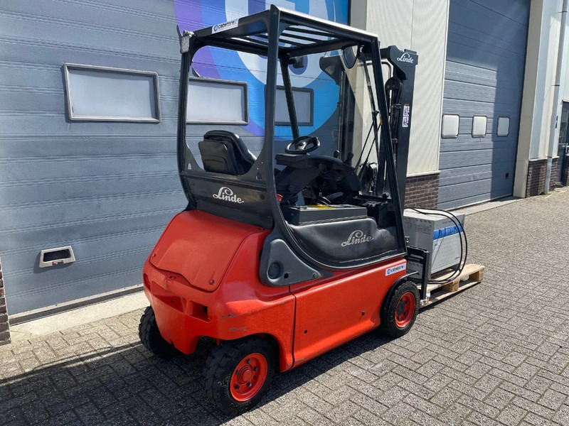 Linde E16P-02 Hef truck - Forklift - Gabelstapler - Year 2004 - Freelift - Side shift - Electric - Chariot élévateur électrique: photos 3 Linde E16P-02 Hef truck - Forklift - Gabelstapler - Year 2004 - Freelift - Side shift - Electric - Chariot élévateur électrique: photos 3