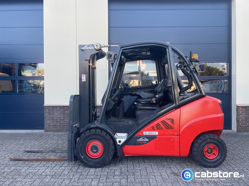 Linde H35D-02 Heftruck - Bouwjaar 2013 - Draaiuren 6892 - Diesel - Side Shift - Freelift - Doorrij hoogte 217 cm !! - Chariot élévateur diesel: photos 2 Linde H35D-02 Heftruck - Bouwjaar 2013 - Draaiuren 6892 - Diesel - Side Shift - Freelift - Doorrij hoogte 217 cm !! - Chariot élévateur diesel: photos 2