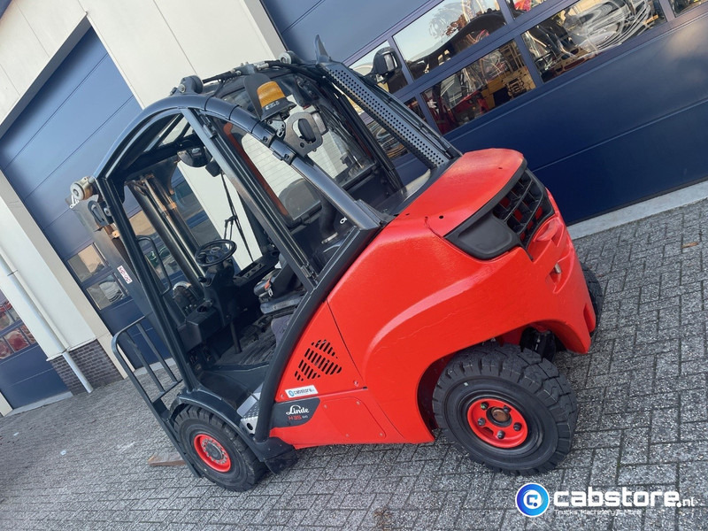 Linde H35D-02 Heftruck - Bouwjaar 2013 - Draaiuren 6892 - Diesel - Side Shift - Freelift - Doorrij hoogte 217 cm !! - Chariot élévateur diesel: photos 4 Linde H35D-02 Heftruck - Bouwjaar 2013 - Draaiuren 6892 - Diesel - Side Shift - Freelift - Doorrij hoogte 217 cm !! - Chariot élévateur diesel: photos 4
