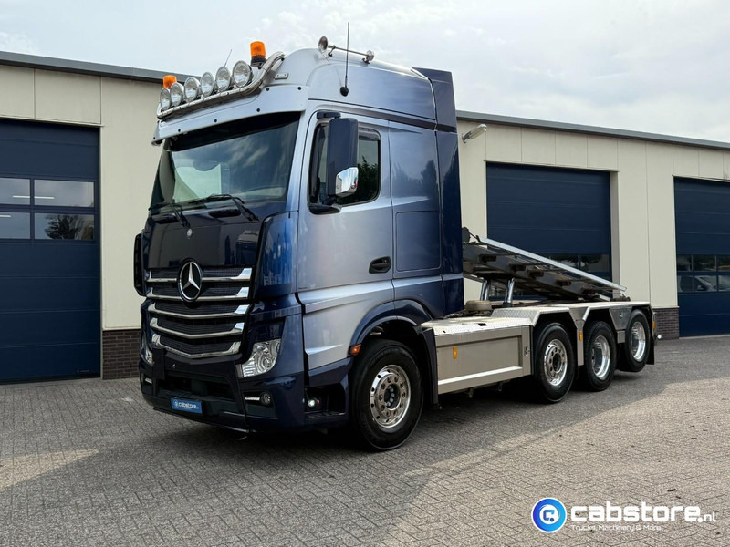 Mercedes-Benz ACTROS 3663 Euro 6 - 8x2 - RETARDER - Bouwjaar 09-2017 - 30 Ton's Container Kabelsysteem - Km 476.892 - Good condition - Camion - système de câble: photos 2 Mercedes-Benz ACTROS 3663 Euro 6 - 8x2 - RETARDER - Bouwjaar 09-2017 - 30 Ton's Container Kabelsysteem - Km 476.892 - Good condition - Camion - système de câble: photos 2