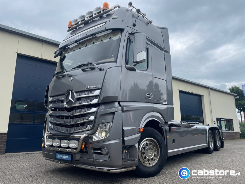 Mercedes-Benz Actros 3363 6x2 Containersysteem - Euro 6 - Bouwjaar 2014 - VDL 21 Ton Haakarmsysteem - 630 Pk Euro 6 - NL Truck - Camion ampliroll: photos 2 Mercedes-Benz Actros 3363 6x2 Containersysteem - Euro 6 - Bouwjaar 2014 - VDL 21 Ton Haakarmsysteem - 630 Pk Euro 6 - NL Truck - Camion ampliroll: photos 2